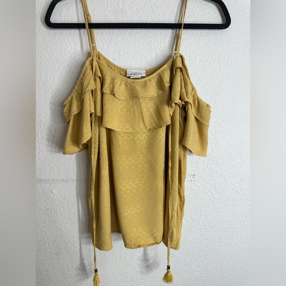 Yellow Ruffle Off-Shoulder Top - Picture 3 of 4